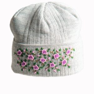 Naiste villane kootud müts käsitikandiga helehall