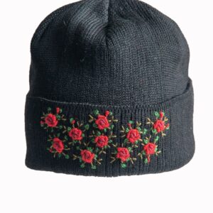 Naiste villane kootud müts käsitikandiga