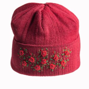 Naiste villane kootud müts käsitikandiga veinipunane