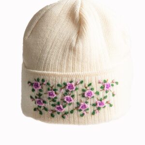 Naiste roositikandiga kootud villane müts valge