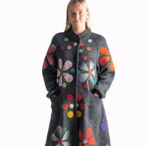 Kootud villane naiste kevad/sügismantel